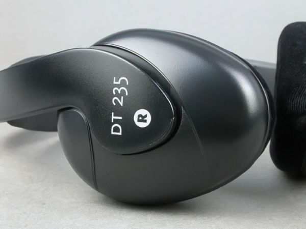Audifonos Beyerdynamic DT 235 - Over-Ear