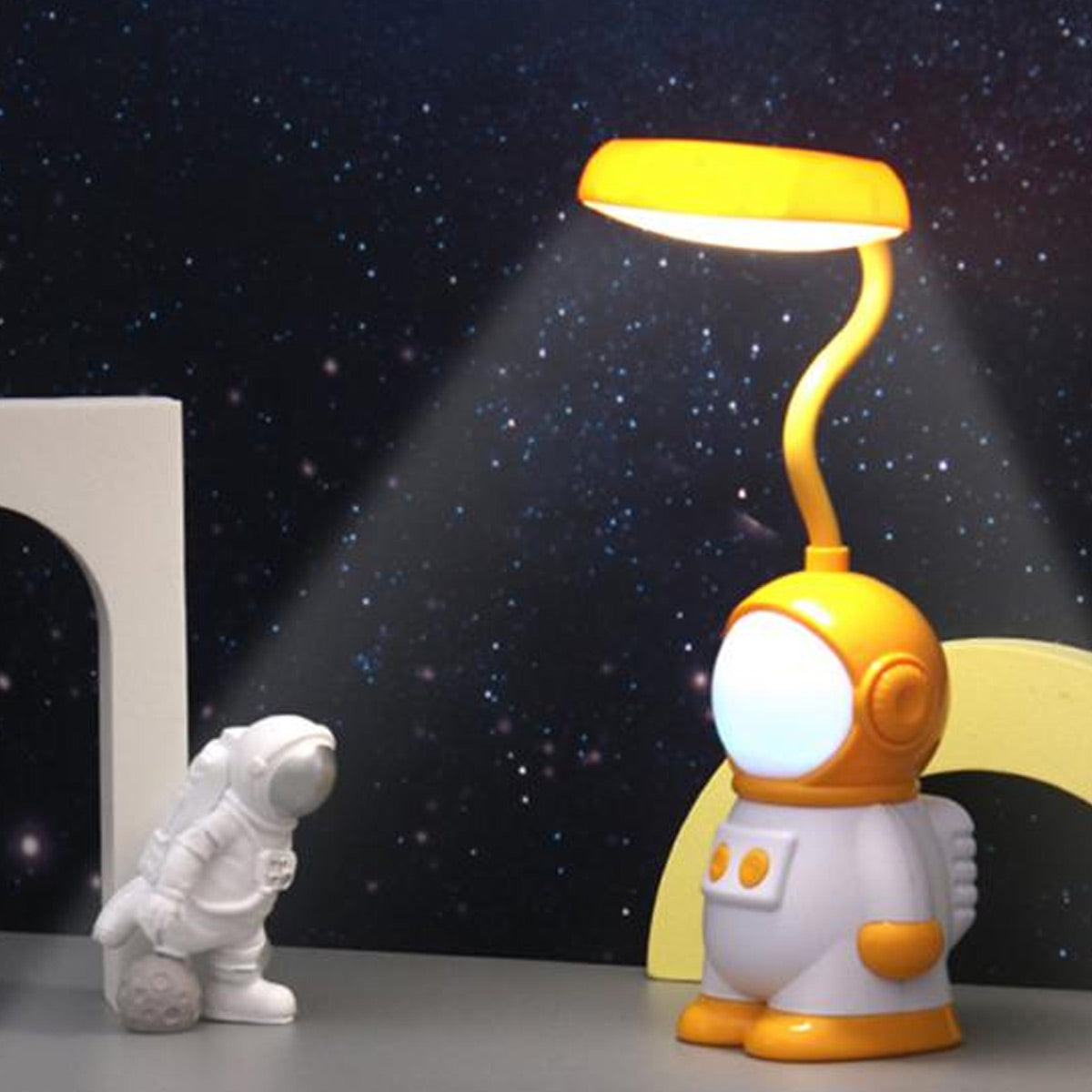 Lámpara de astronauta Led Recargable Amarilla