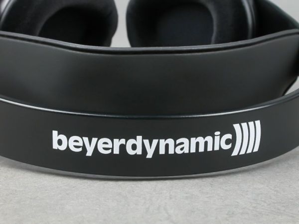 Audifonos Beyerdynamic DT 235 - Over-Ear